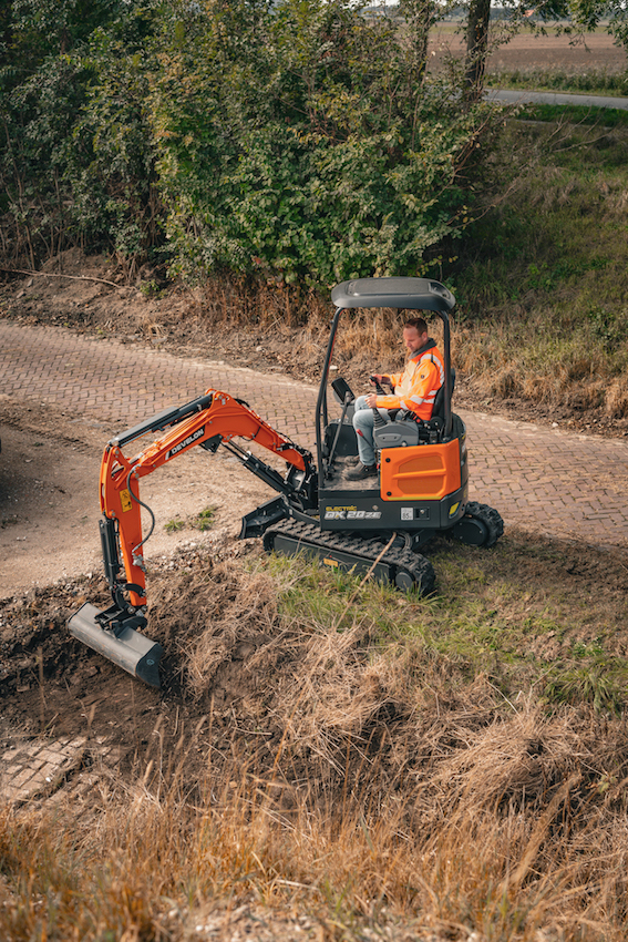 DX20ZE Electric Excavator 1 red