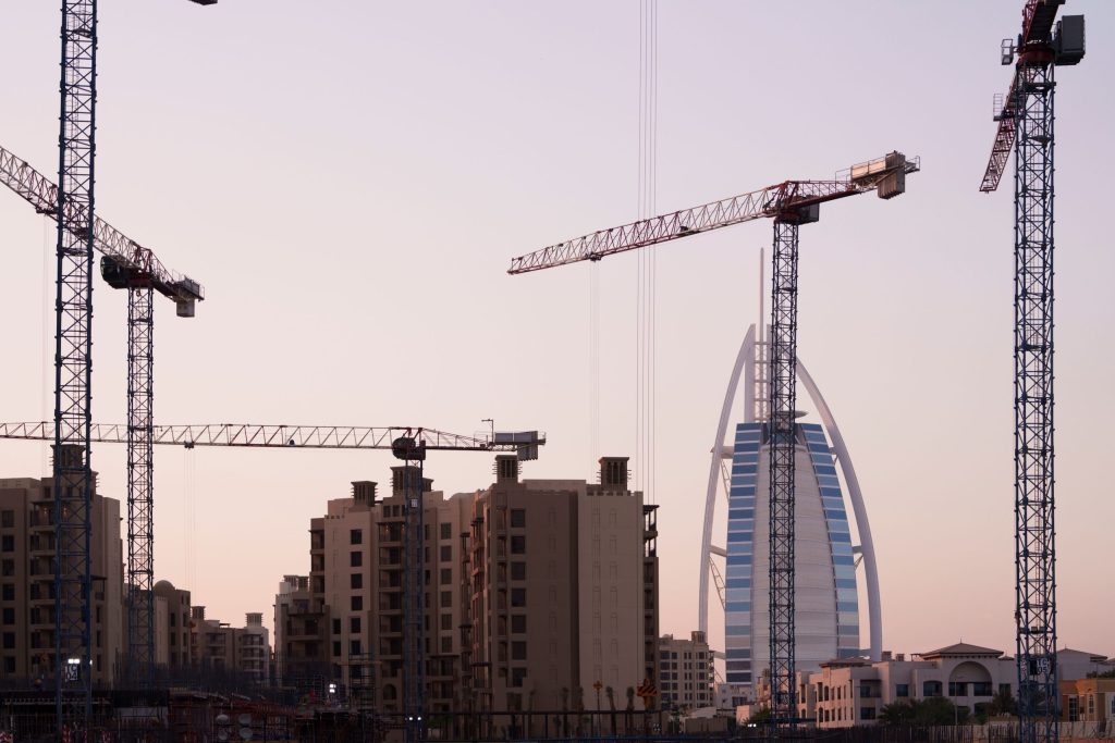 The seven flat-top cranes feature jib lengths between 38m and 44m, with freestanding heights of 39m, 45m, and 51m